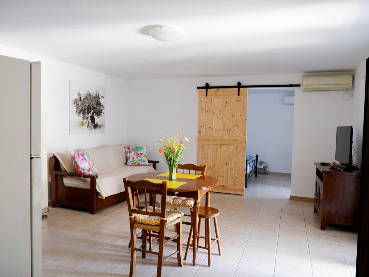 Mani Home Néon Oítilon Zewnętrze zdjęcie
